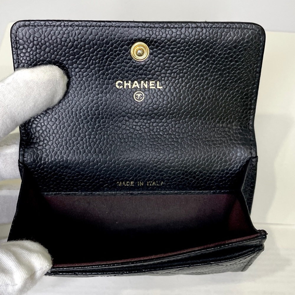 🔥SOLD🔥 CHANEL Caviar Quilted Flap Card Holder - Picture 5 of 8